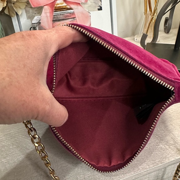 Gucci Beauty Cosmetic Bag with Chain - Picture 6 of 6